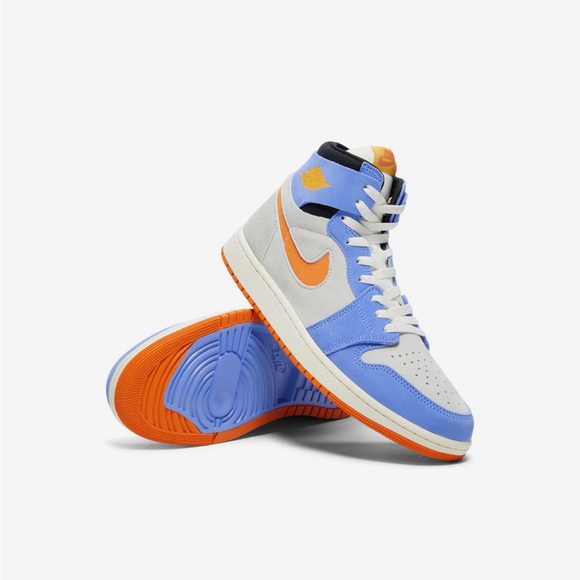 Nike Blue and White Sneakers with Classic Design - Picture 2 of 7